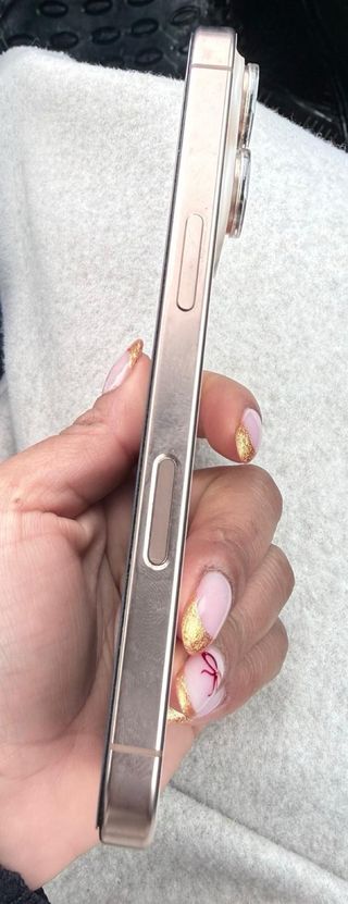 iPhone 16 256GB Dorado - Como Nuevo