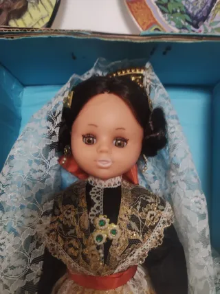 Muñecas antiguas con traje regional sintra