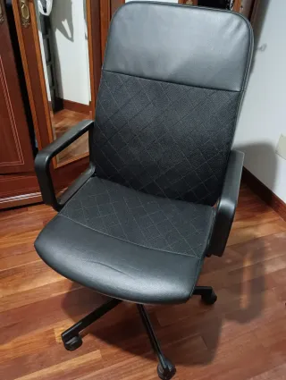 Silla giratoria IKEA Bomstad Negra