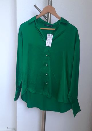 Camisa de satén. Kiabi. Nueva sin estrenar y con e