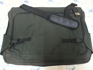 Porta trajes y zapatos Fila Verde Oliva.