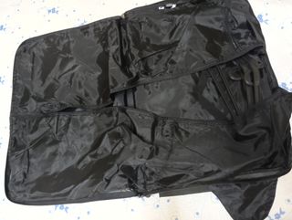 Porta trajes y zapatos Fila Verde Oliva.