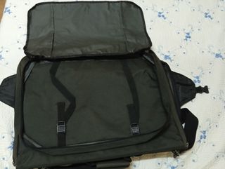 Porta trajes y zapatos Fila Verde Oliva.