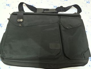 Porta trajes y zapatos Fila Verde Oliva.