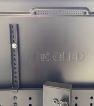 TV LG 65'' Oled con soporte de pie