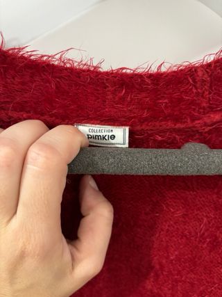 Chaqueta de punto roja peluda