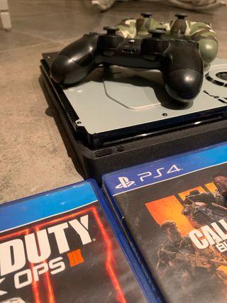 PS4 (PlayStation 4) Negra + 6 Juegos