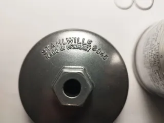 Filtro Aceite Moto BMW HF163 y llave de filtro