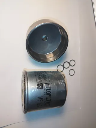 Filtro Aceite Moto BMW HF163 y llave de filtro