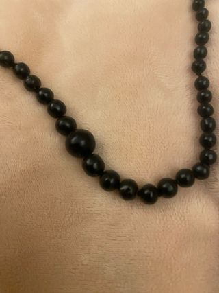 Collar de coral cubano negro con cierre de oro