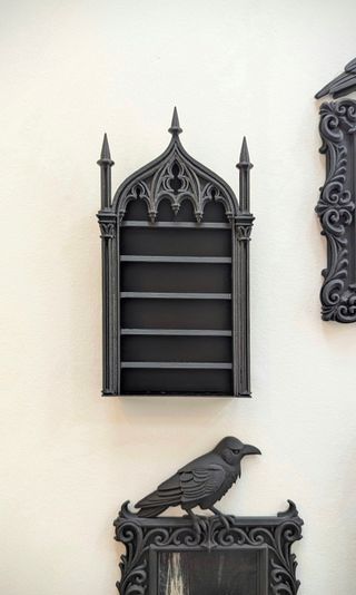 Estante Gótico Preto Catedral