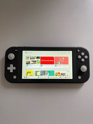 Nintendo Switch Lite Negra Como Nueva + Funda