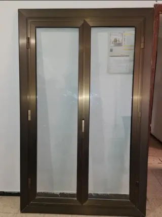 Puerta de aluminio no corredera.