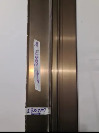 Puerta de aluminio no corredera.