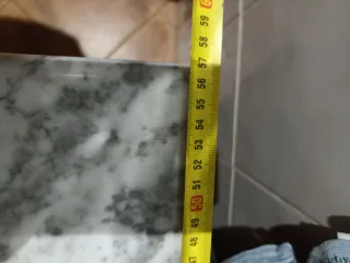 Mueble de baño con lavabo, grifo y encimera