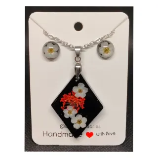 Conjunto hecho a mano: collar y pendientes