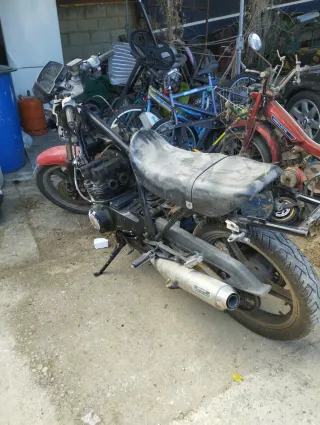 Moto Kawasaki para piezas o pera restaurar