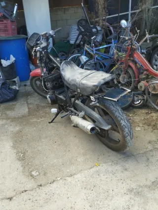 Moto Kawasaki para piezas o pera restaurar