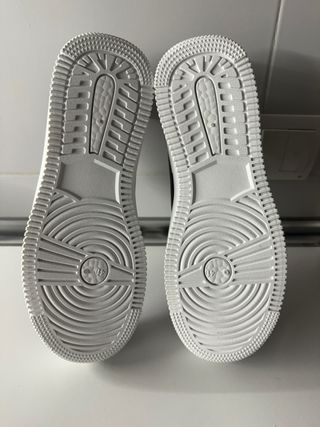 Zapatillas básicas negras y blancas