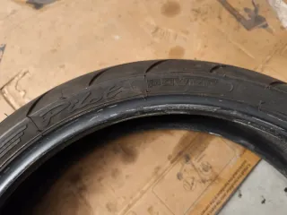 Se vende un juego de ruedas MICHELIN para moto.