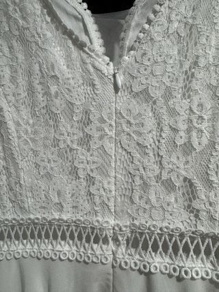 Vestido blanco largo encaje manga acampanada