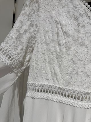 Vestido blanco largo encaje manga acampanada