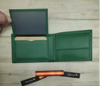 REBAJA: CARTERA EN PIEL BILLETERA VERDE ESPAÑA+ PU