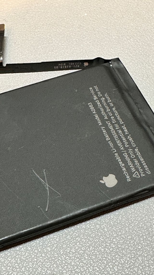 Batteria iPhone 14 - 82%. Originale Apple 