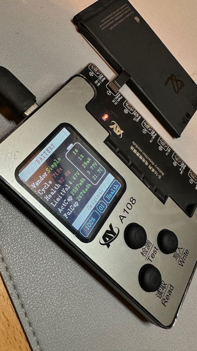 Batteria iPhone 14 - 82%. Originale Apple 