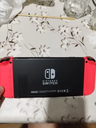 Nintendo Switch Roja y Negra con Juegos