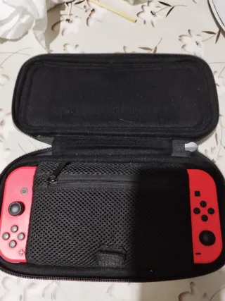 Nintendo Switch Roja y Negra con Juegos