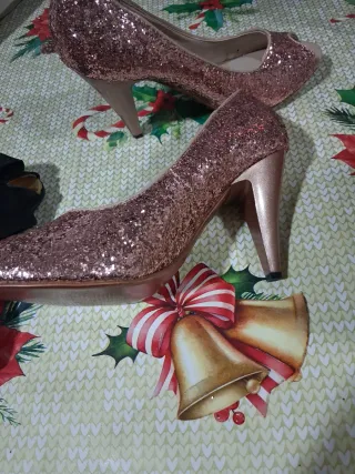 Zapatos de tacón dorados/rosados