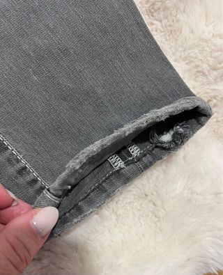 Pantalón vaquero gris Guess con strass T27