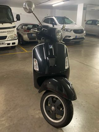 Vespa GTS 125 Negra