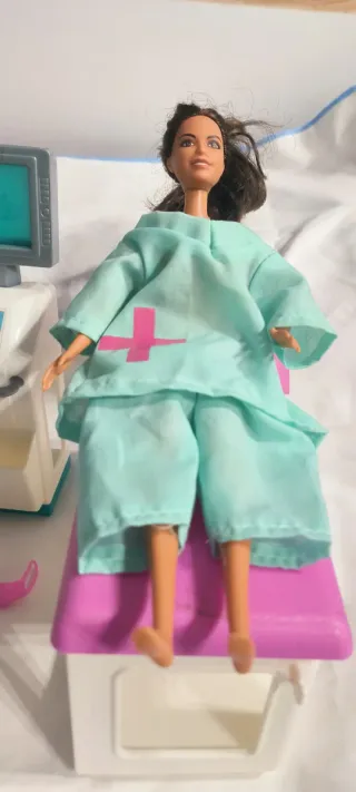 Barbie Enfermera con Accesorios