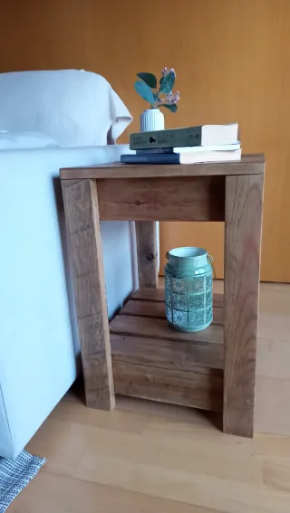 Mesa auxiliar/Mesita de noche madera de palets.