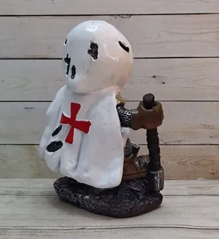 OFERTA. FIGURA ESQUELETO TEMPLARIO "CON HACHA"