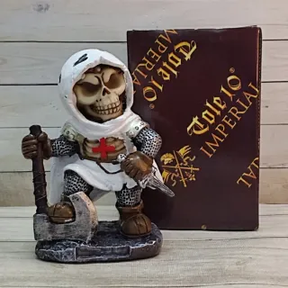 OFERTA. FIGURA ESQUELETO TEMPLARIO "CON HACHA"