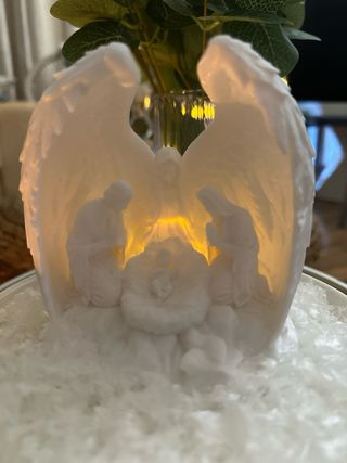 Belén con figuras y Angel