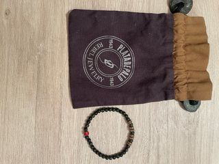 Pulsera de plata con detalles dorados