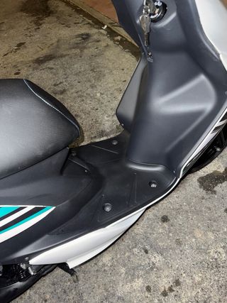 Yamaha Jog RR Blanca