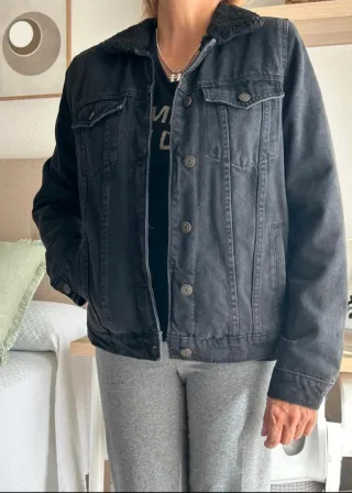 Cazadora vaquera negra forrada