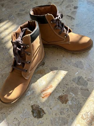 Scarponcini marroni nuovi