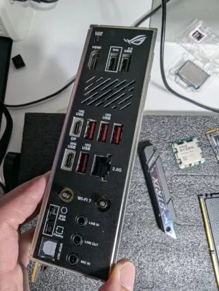 Placa Base ASUS ROG STRIX B850-I GAMING WIFI