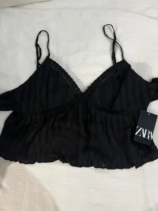 Top Zara Negro con Encaje