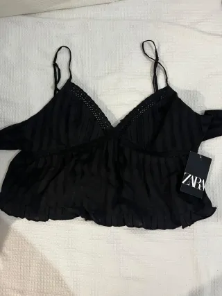 Top Zara Negro con Encaje