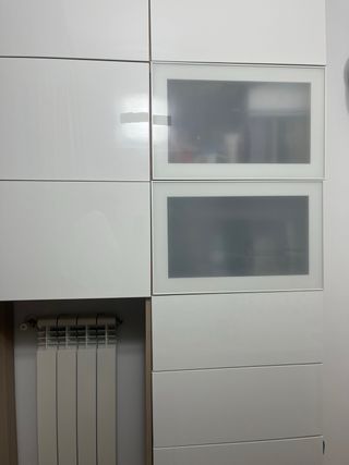 Armario/estantería Besta Ikea blanco y madera