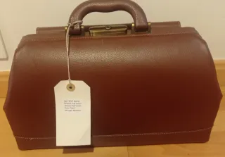 Maletín médico. 100% piel vacuno, marrón. NUEVO