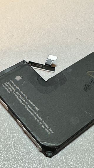 Batería iPhone 14 Pro - 81%. Original Apple 