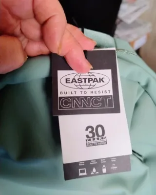 Mochila Eastpak impermeable nueva